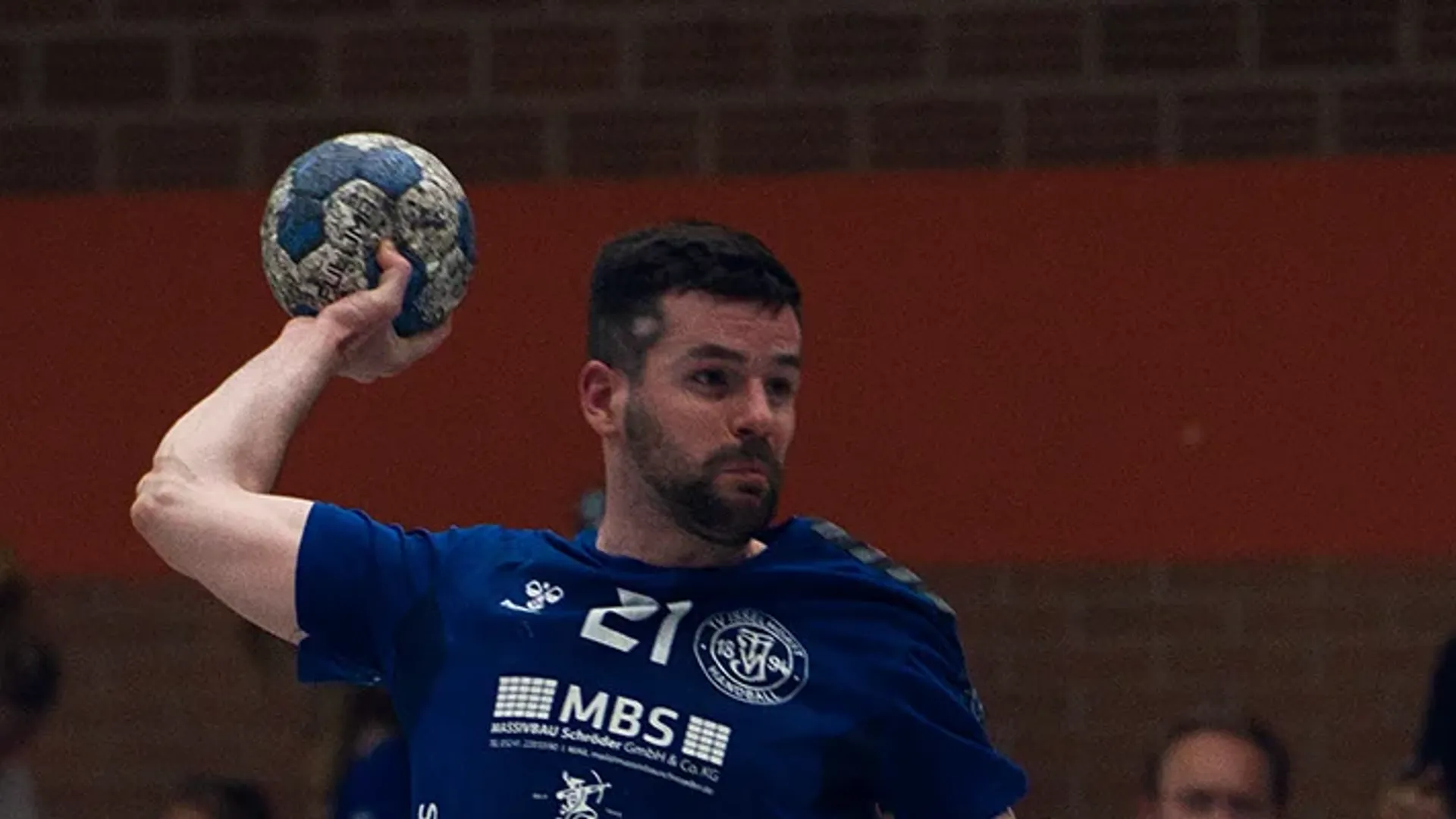 Handballmannschaft des TV Isselhorst in der Halle